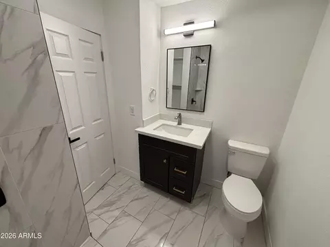 Bath - 1044 E Whitton Ave, Phoenix, AZ 85014 photo 1 of 17