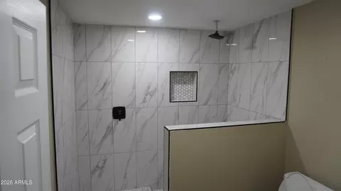 Bath - 1044 E Whitton Ave, Phoenix, AZ 85014 photo 10 of 17
