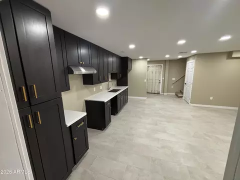 Kitchen - 1044 E Whitton Ave, Phoenix, AZ 85014 photo 9 of 10