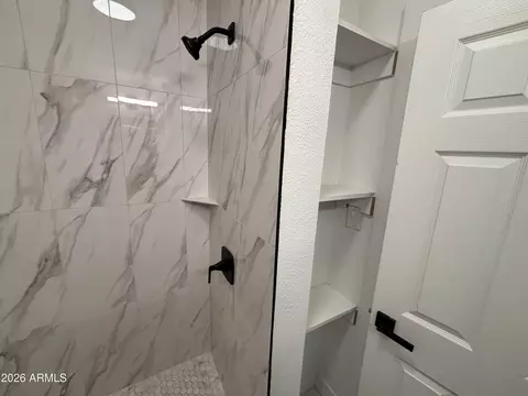 Bath - 1044 E Whitton Ave, Phoenix, AZ 85014 photo 6 of 17