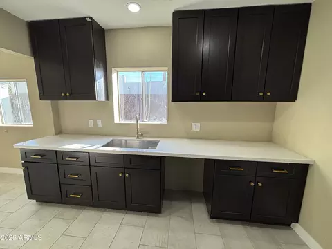 Kitchen - 1044 E Whitton Ave, Phoenix, AZ 85014 photo 5 of 10
