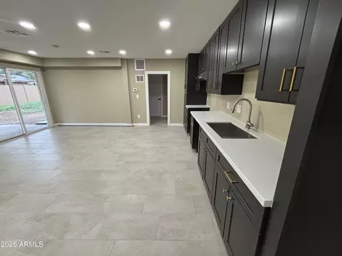 Kitchen - 1044 E Whitton Ave, Phoenix, AZ 85014 photo 10 of 10