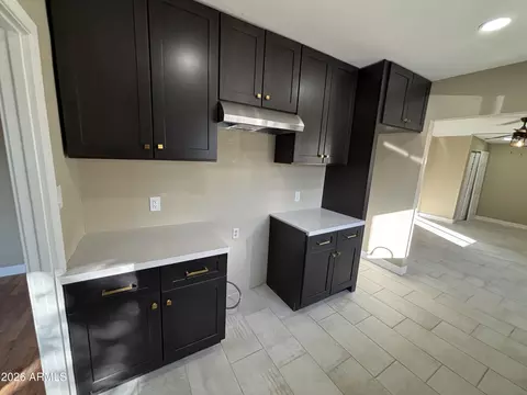 Kitchen - 1044 E Whitton Ave, Phoenix, AZ 85014 photo 7 of 10