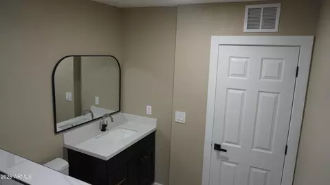 Bath - 1044 E Whitton Ave, Phoenix, AZ 85014 photo 14 of 17