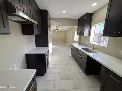 Kitchen - 1044 E Whitton Ave, Phoenix, AZ 85014 photo 8 of 10