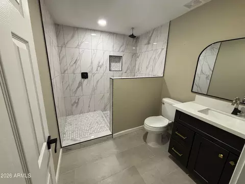 Bath - 1044 E Whitton Ave, Phoenix, AZ 85014 photo 9 of 17
