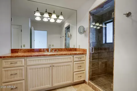 Bath - 77 E Missouri Ave #49, Phoenix, AZ 85012 photo 3 of 5