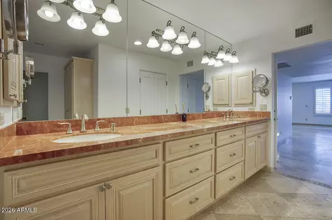 Bath - 77 E Missouri Ave #49, Phoenix, AZ 85012 photo 1 of 5