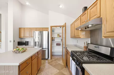 Kitchen - 66 E Julian Dr, Gilbert, AZ 85295 photo 5 of 7