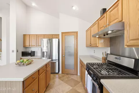 Kitchen - 66 E Julian Dr, Gilbert, AZ 85295 photo 6 of 7