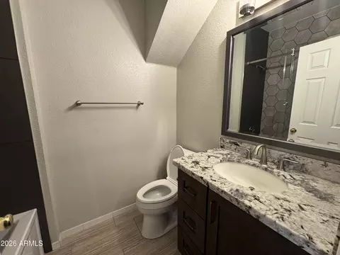 Bath - 3750 E Orchid Ln, Gilbert, AZ 85296 photo 2 of 5
