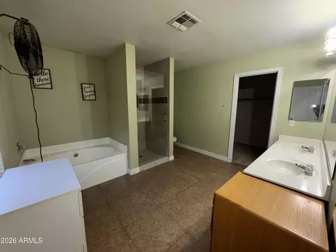 Bath - 3750 E Orchid Ln, Gilbert, AZ 85296 photo 3 of 5