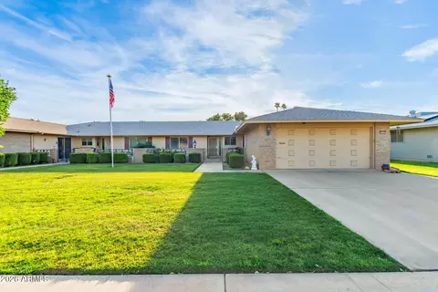 9705 W Oak Ridge Dr, Sun City, AZ 85351