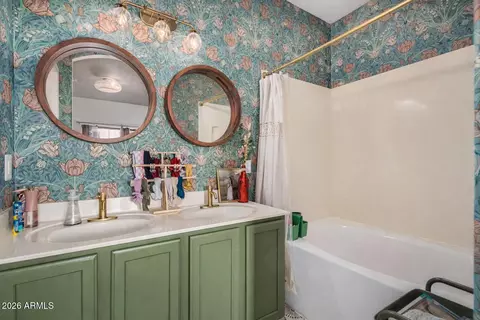 Bath - 3423 E Lance Ln, Phoenix, AZ 85018 photo 3 of 4