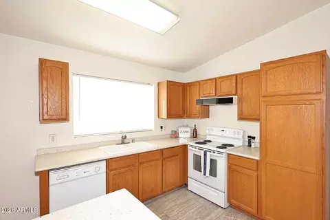 Kitchen - 5409 S 11th St, Phoenix, AZ 85040 photo 3 of 4