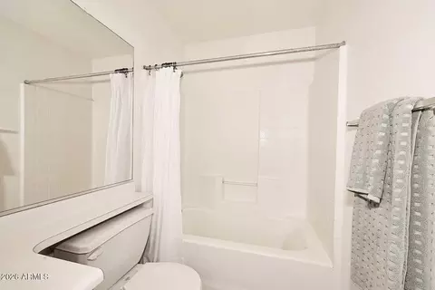 Bath - 5409 S 11th St, Phoenix, AZ 85040 photo 2 of 5