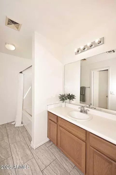 Bath - 5409 S 11th St, Phoenix, AZ 85040 photo 4 of 5