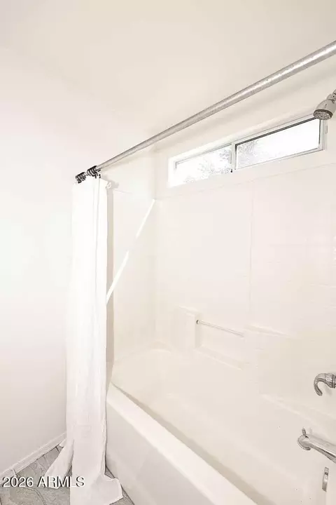 Bath - 5409 S 11th St, Phoenix, AZ 85040 photo 5 of 5