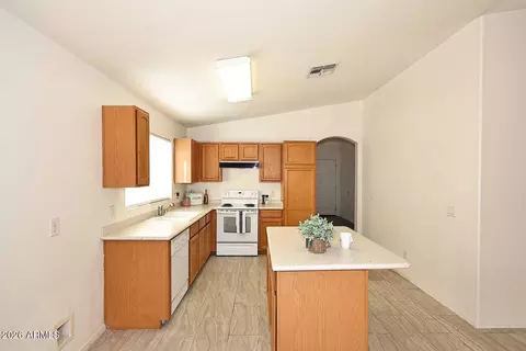 Kitchen - 5409 S 11th St, Phoenix, AZ 85040 photo 2 of 4