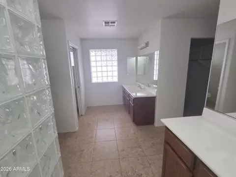 Bath - 11046 E Naranja Ave, Mesa, AZ 85209 photo 3 of 3