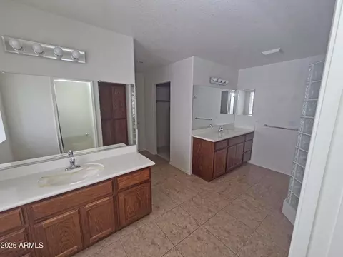 Bath - 11046 E Naranja Ave, Mesa, AZ 85209 photo 2 of 3