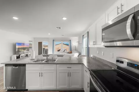 Kitchen - 1243 S Lenora Loop, Benson, AZ 85602 photo 2 of 2