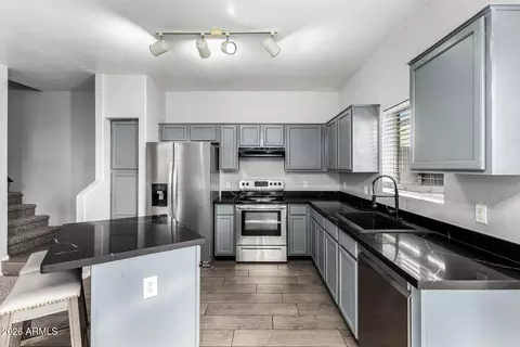 Kitchen - 2150 E Bell Rd #1075, Phoenix, AZ 85022 photo 2 of 3