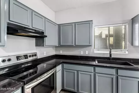 Kitchen - 2150 E Bell Rd #1075, Phoenix, AZ 85022 photo 3 of 3