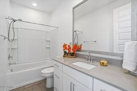 Bath - 2327 E Ridgewood Ln, Gilbert, AZ 85298 photo 4 of 4
