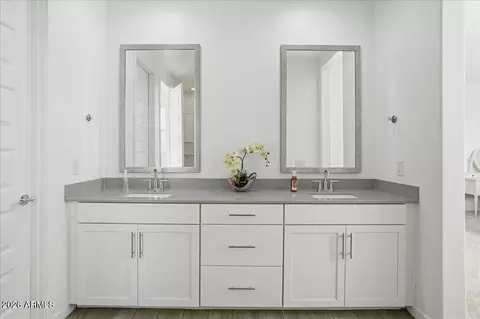 Bath - 2327 E Ridgewood Ln, Gilbert, AZ 85298 photo 3 of 4