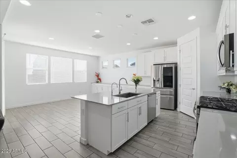 Kitchen - 2327 E Ridgewood Ln, Gilbert, AZ 85298 photo 4 of 6