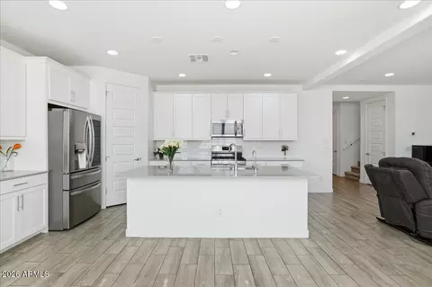 Kitchen - 2327 E Ridgewood Ln, Gilbert, AZ 85298 photo 3 of 6