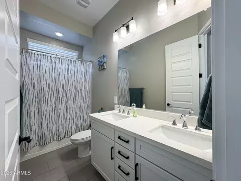 Bath - 2930 E Herrera Dr, Phoenix, AZ 85050 photo 3 of 3