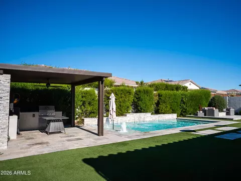 Exterior - 2930 E Herrera Dr, Phoenix, AZ 85050 photo 4 of 7