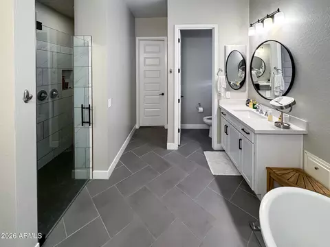 Bath - 2930 E Herrera Dr, Phoenix, AZ 85050 photo 2 of 3