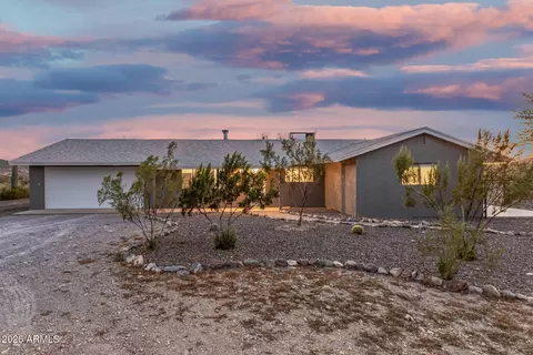49416 N 26th Ave, New River, AZ 85087