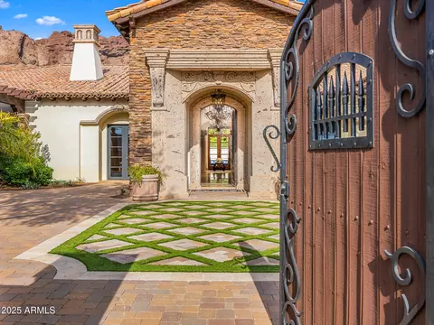 Exterior - 4838 E Palomino Rd, Phoenix, AZ 85018 photo 2 of 6