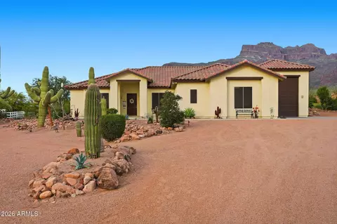 1067 S Trigger Ct, Apache Junction, AZ 85119 photo 2