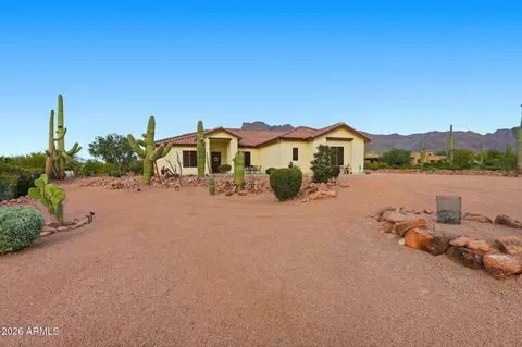1067 S Trigger Ct, Apache Junction, AZ 85119 photo 4