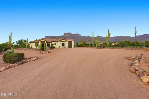 1067 S Trigger Ct, Apache Junction, AZ 85119