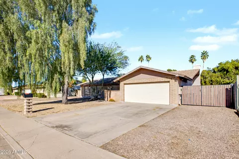 3810 W Campo Bello Dr, Glendale, AZ 85308