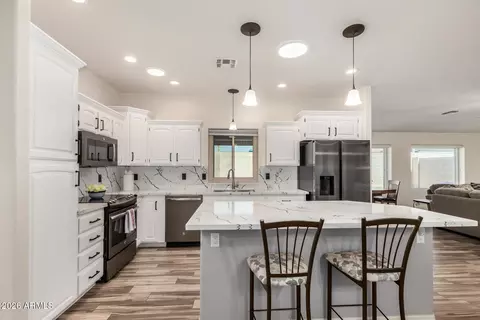 Kitchen - 11456 E Monte Ave, Mesa, AZ 85209 photo 3 of 5