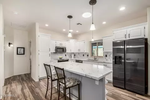 Kitchen - 11456 E Monte Ave, Mesa, AZ 85209 photo 4 of 5