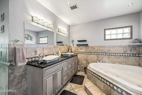 Bath - 2133 Evans Dr, Phoenix, AZ 85022 photo 4 of 8