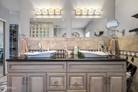 Bath - 2133 Evans Dr, Phoenix, AZ 85022 photo 6 of 8