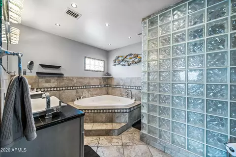 Bath - 2133 Evans Dr, Phoenix, AZ 85022 photo 3 of 8
