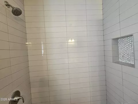 Bath - 819 E Apollo Rd, Phoenix, AZ 85042 photo 3 of 4