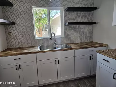 Kitchen - 819 E Apollo Rd, Phoenix, AZ 85042 photo 1 of 1