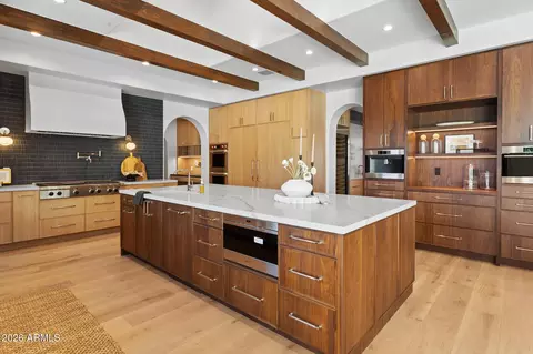 Kitchen - 4605 E Rockridge Rd, Phoenix, AZ 85018 photo 3 of 12