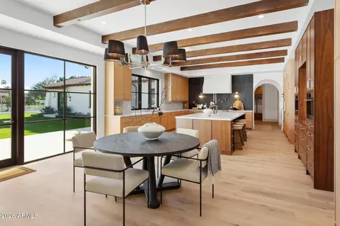 Dining - 4605 E Rockridge Rd, Phoenix, AZ 85018 photo 5 of 9